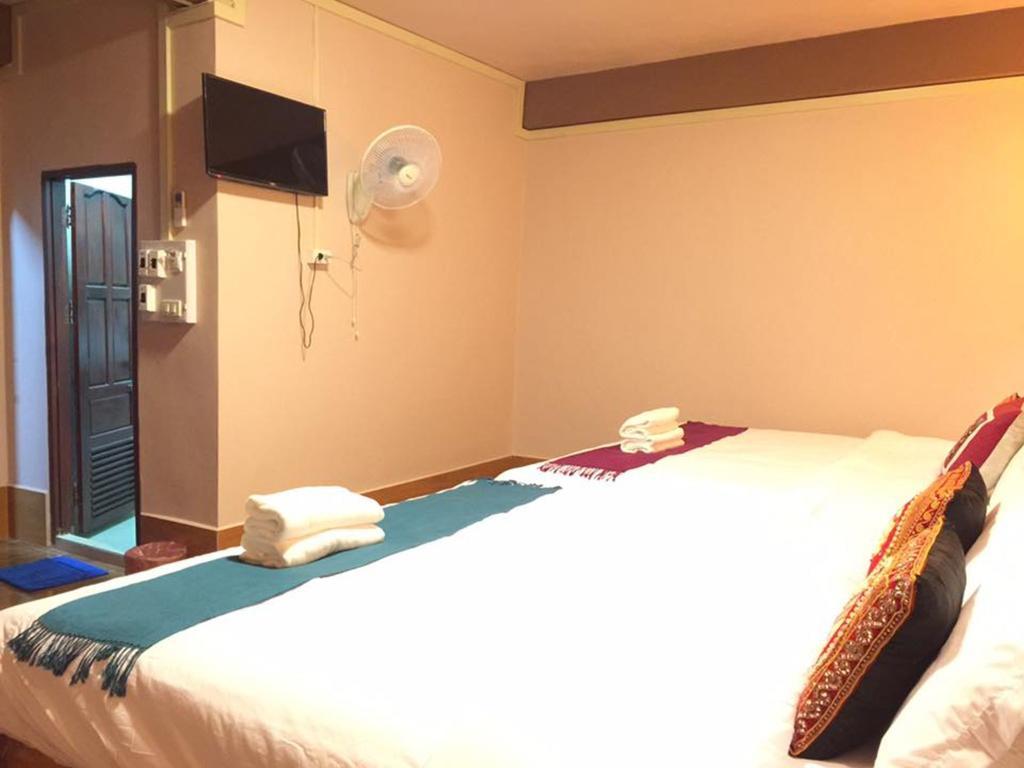 Happy River View Hotel Vang Vieng Exterior foto