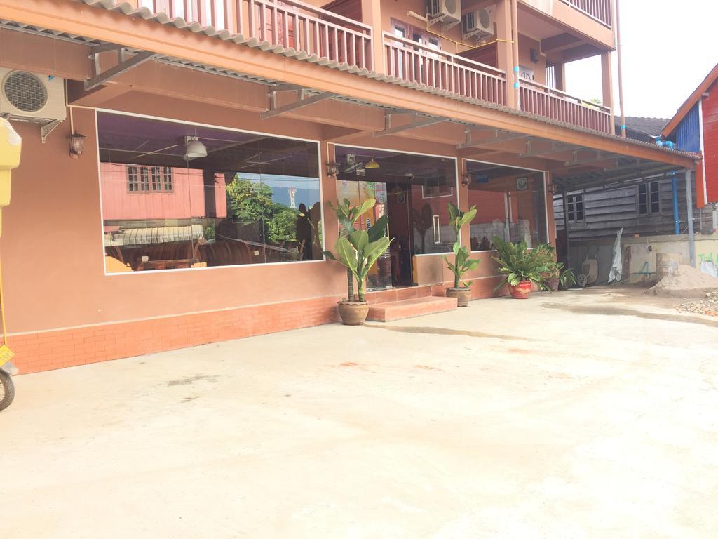 Happy River View Hotel Vang Vieng Exterior foto